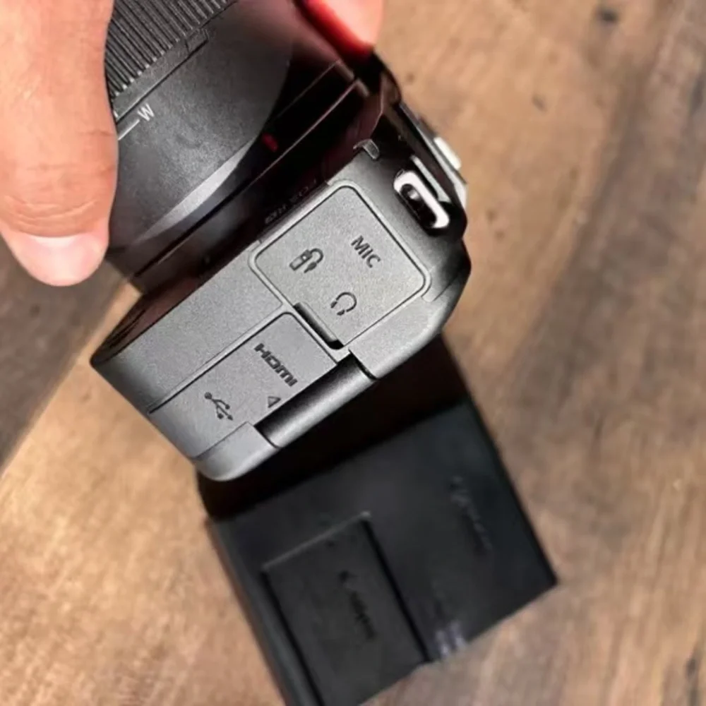 Canon Black Mirrorless Camera with 14-30mm Lens and Charger